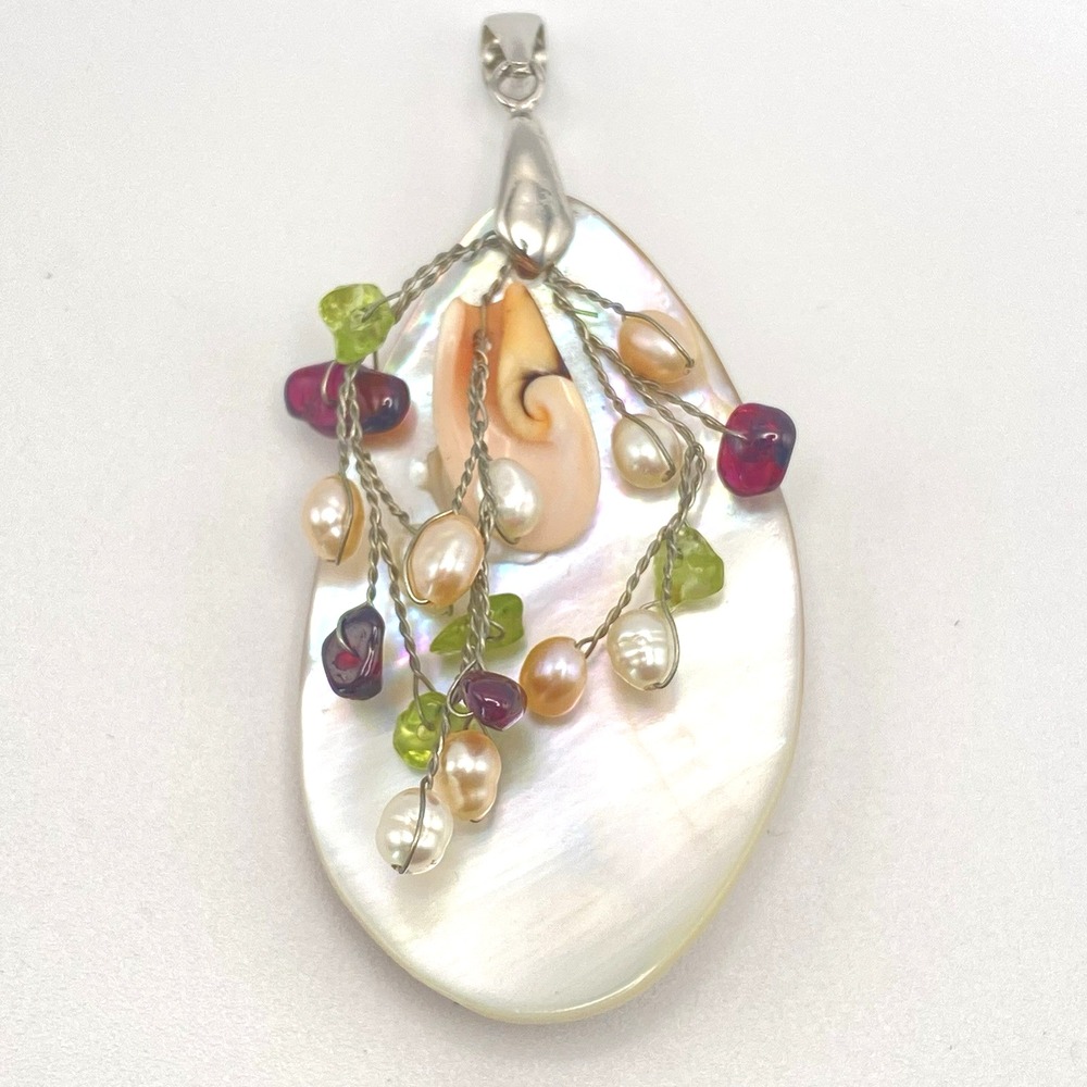 Unsigned Shell Pendant Vintage Cream OS